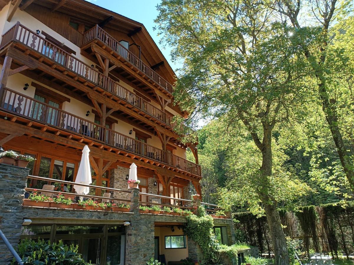 Hotel Estanys Blaus Tavascán Exterior foto