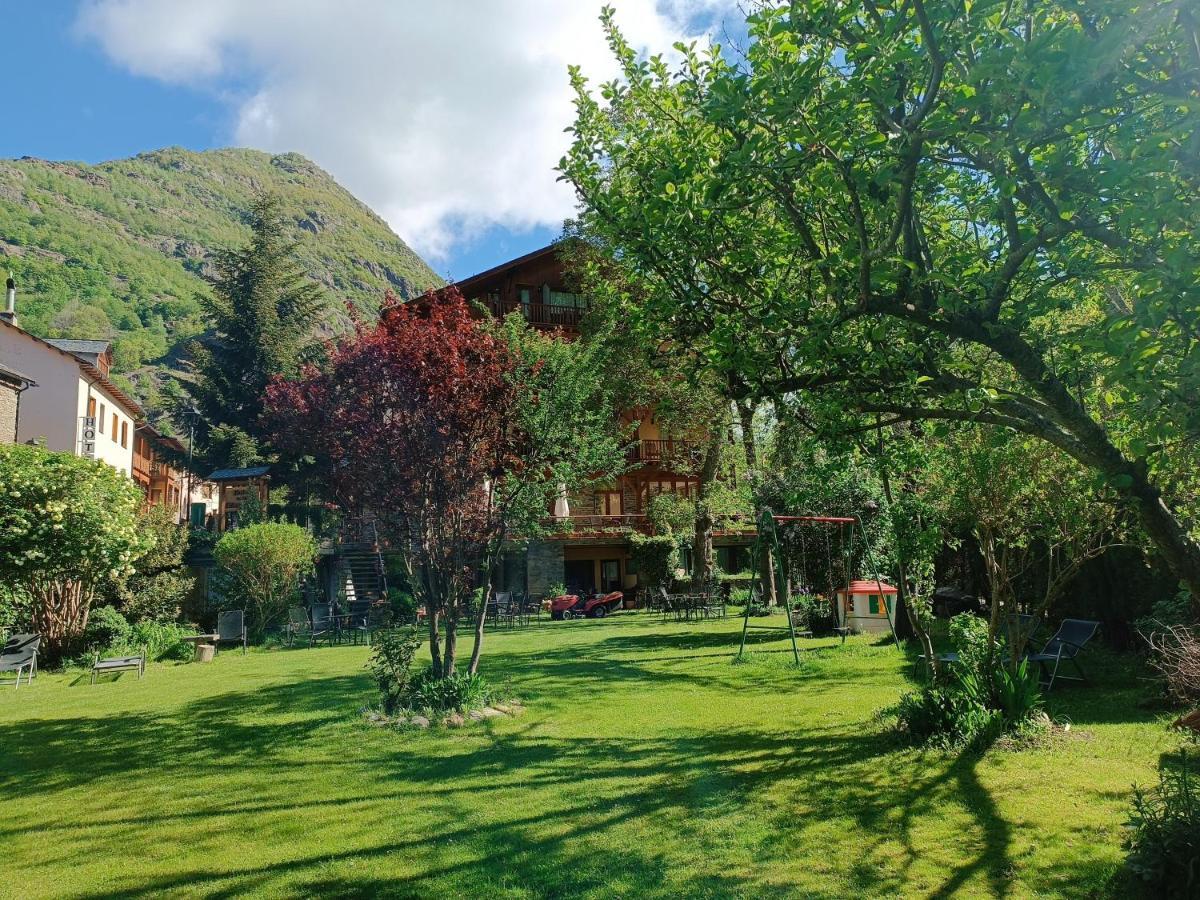 Hotel Estanys Blaus Tavascán Exterior foto
