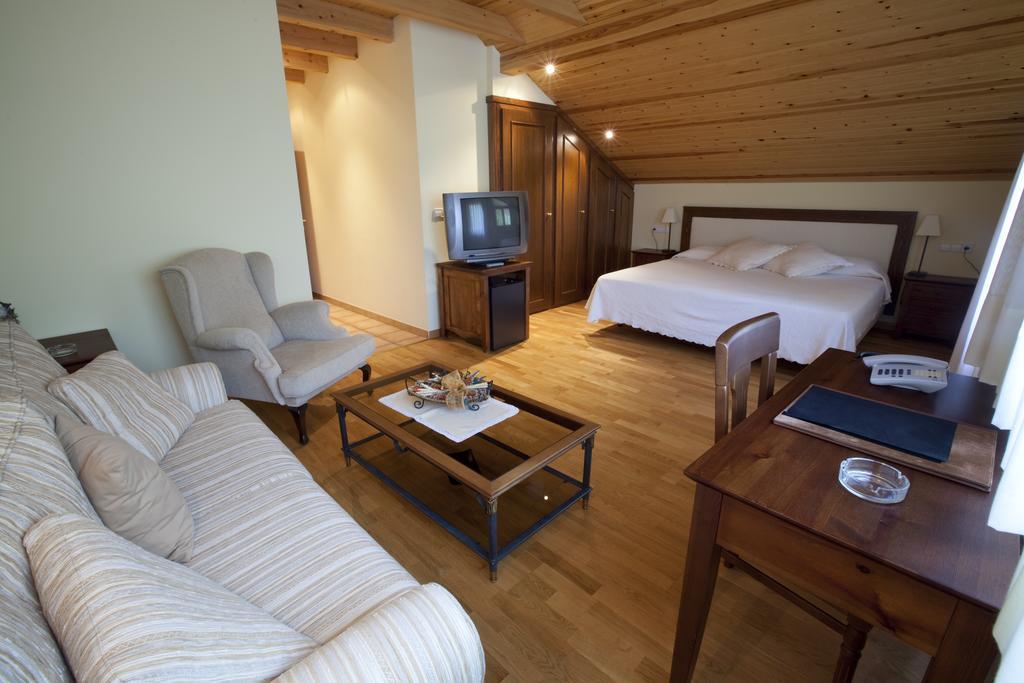 Hotel Estanys Blaus Tavascán Habitación foto