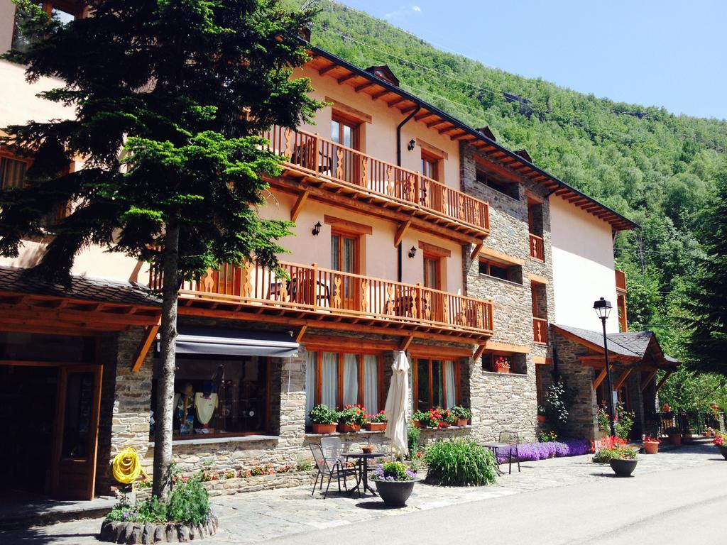 Hotel Estanys Blaus Tavascán Exterior foto